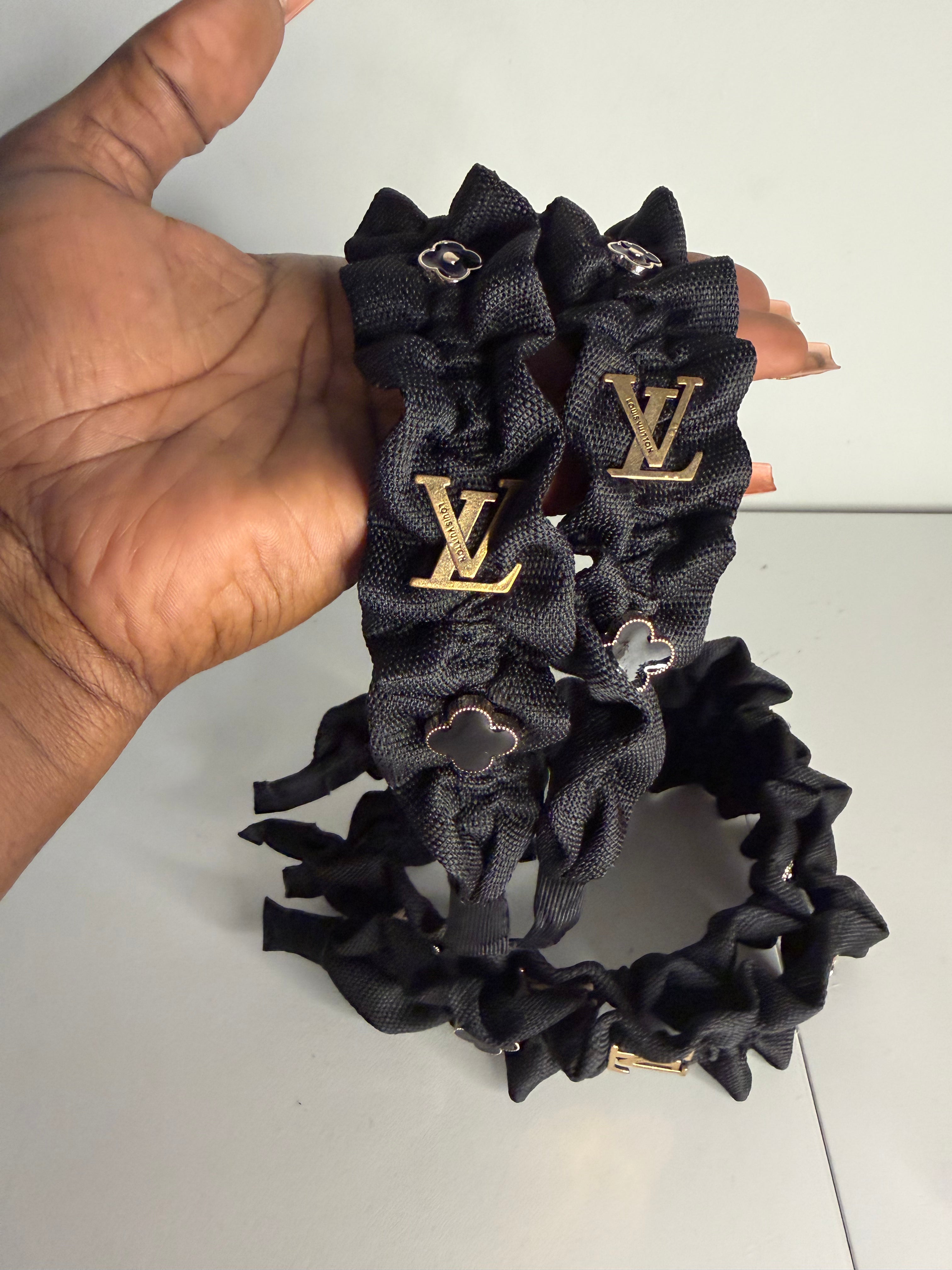 Black Ruffle LuV