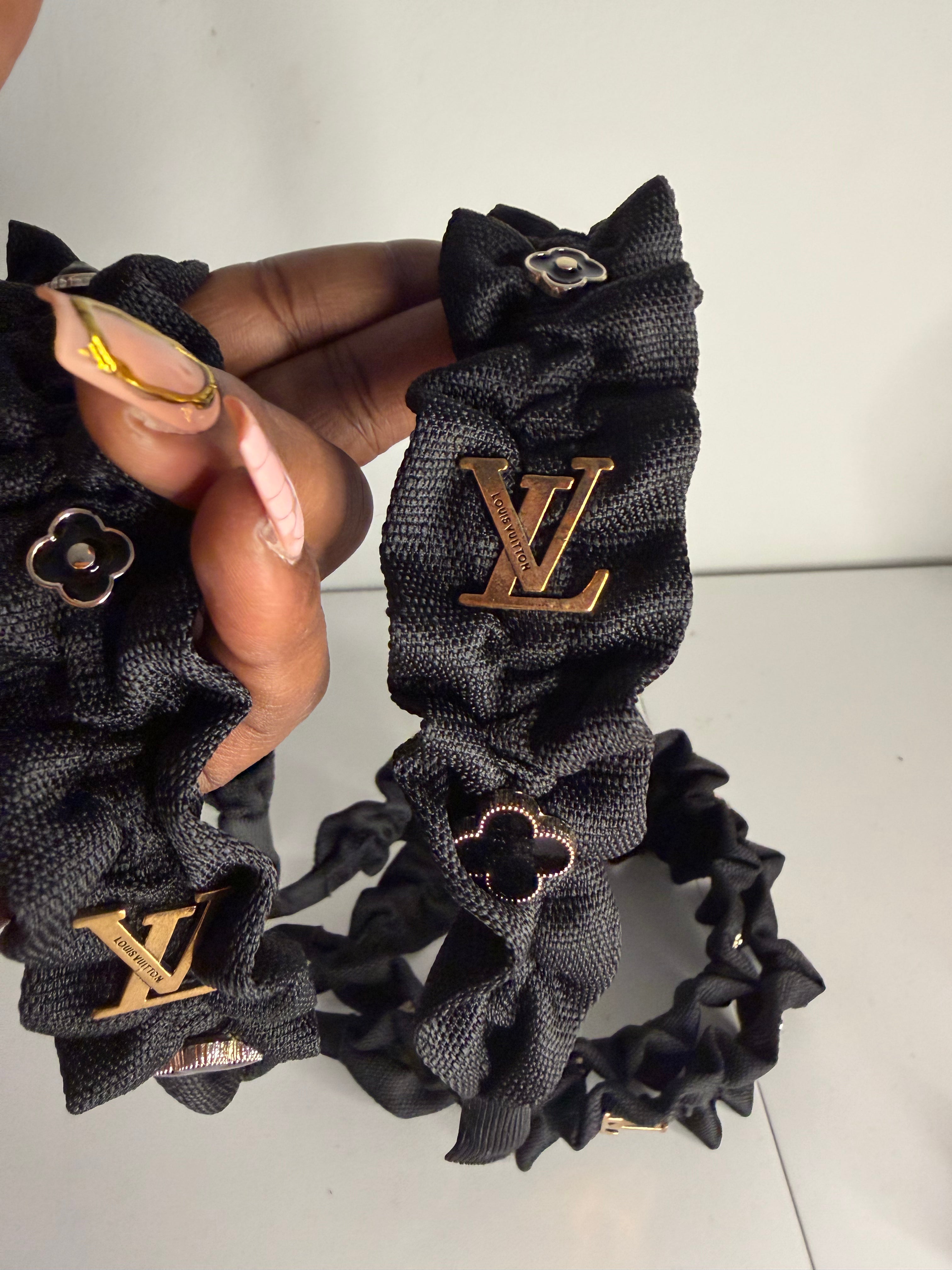 Black Ruffle LuV