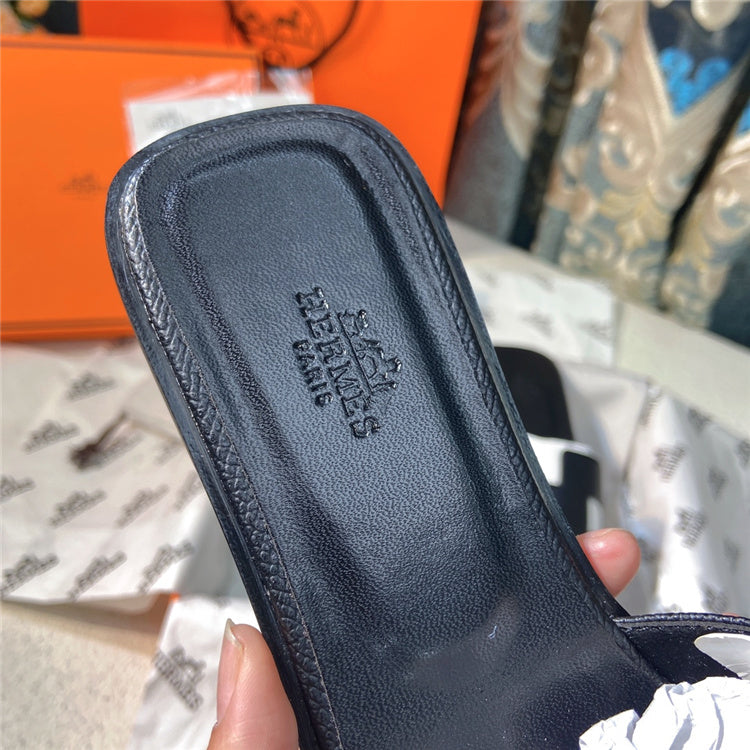 H Slide Sandals